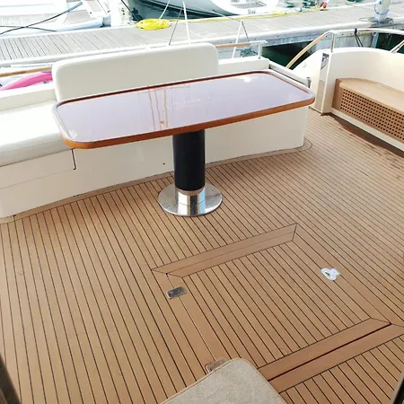 Hotel Houseboat Dolce 4*