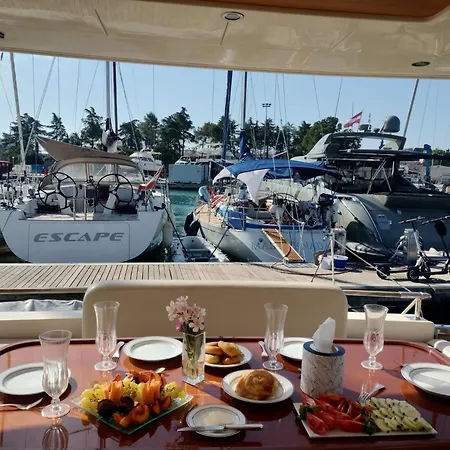 Houseboat Dolce 4*