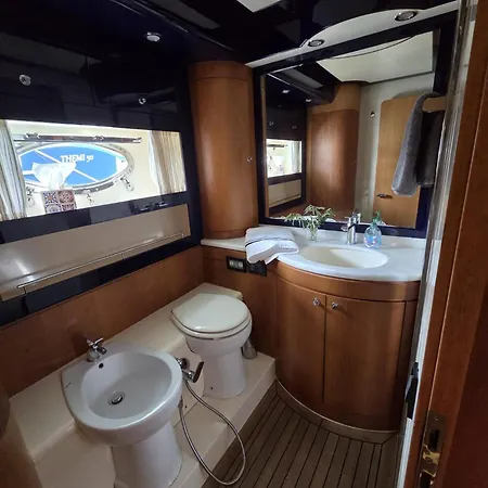 Hotel Houseboat Dolce 4*